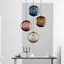 Lampe Suspendue en Forme de Boule de Verre Colorée - L'Atelier Imbert