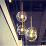 Lustre suspendu en forme de boule de verre - L'Atelier Imbert