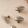Bouton de meuble Ovale Perlé – Nickel brillant